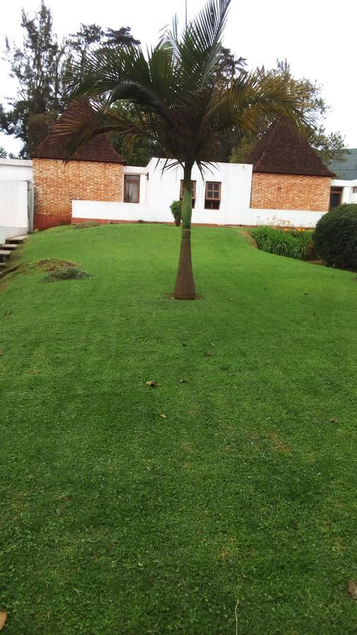 White Horse Inn Kabale エクステリア 写真