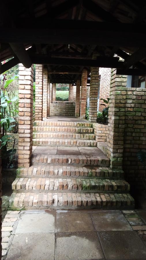 White Horse Inn Kabale エクステリア 写真